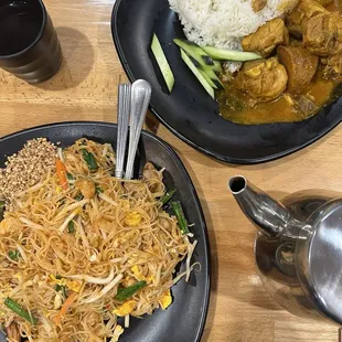 17. Pan-Fried Mee Siam 2. Curry Chicken