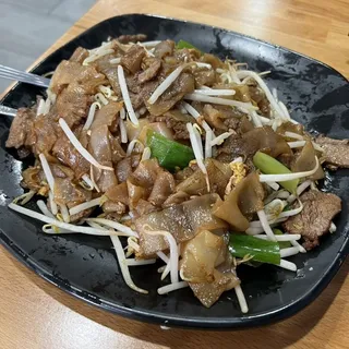 16. Beef Chow Fun