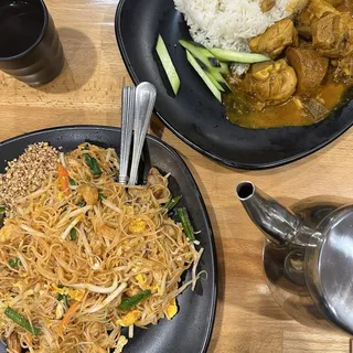 17. Pan-Fried Mee Siam