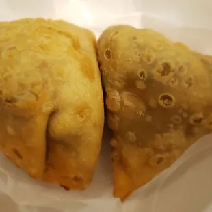 The vegetable samosas is so delicious