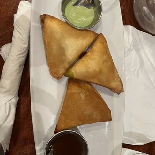 Samosa Teen Tarike Se (3 pcs) (Vegetarian)