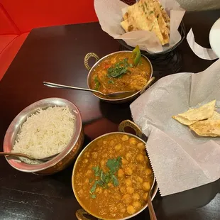 Garlic Naan, Kadai Chicken and Chana Masala
