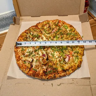 7/27/23: Average taste. A "Large 14 inch" pizza.   Comes in short at 13 inches. Thats equivalent to missing a full 5 inch diamater pizza.