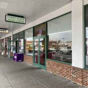 the outside of the restaurant