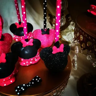Minnie Mouse Cake Pops