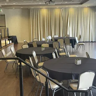 We took off these tables to open it as a dance floor.