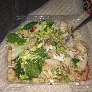 This is the Juan garden salad with chicken!