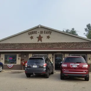 Exterior Curve-In Cafe