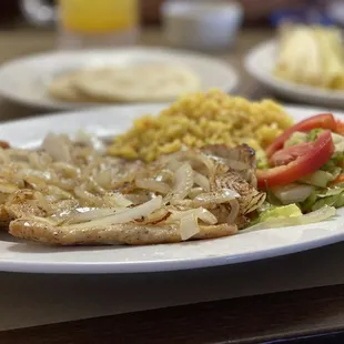 Pechuga Encebollada Plate