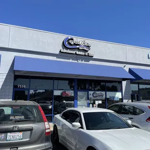 the front of a car dealership