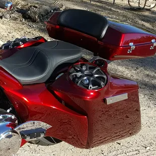 2017 streetglide special....8" midbass drivers with a 1" horn in speed by design lids