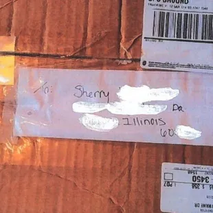 The "gift box" send by Custom Cakes to my relative.