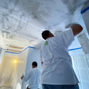 Experts at popcorn-removal, and retexturing services