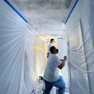 Experts at popcorn-removal, and retexturing services