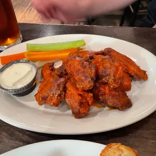 food, fried chicken, chicken wings, chicken wings and fried chicken, chicken, poultry, bbq wings, fried chicken wings, bbq chicken