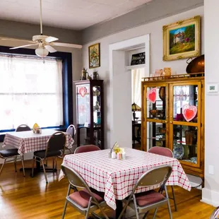 dining room with table and chairs