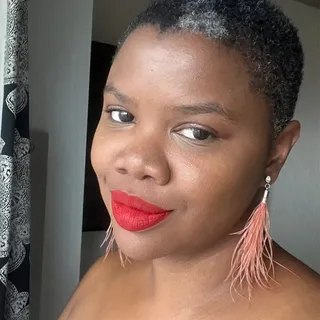 LA T.