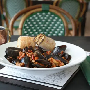 a plate of mussels and bread