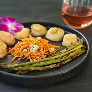 scallops and asparagus