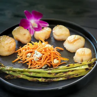 scallops and asparagus on a plate