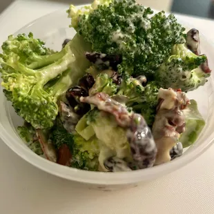 Broccoli Salad (vegetarian)
