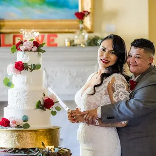 They cut and served the cake which was included in the package.