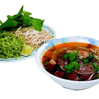 Spicy Beef and Cinnamon Vermicelli Soup