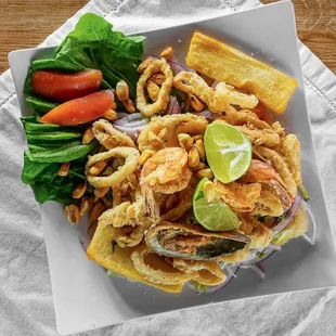 Jalea " Mix of Fried Fish and Fried Calamari"