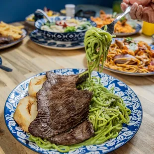 Tallarines Verdes con Bistec