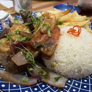 Tallarines Surf & Turf (Tenderloin & Shrimp)