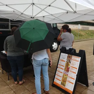 People show up in the rain for Cuzzo's.