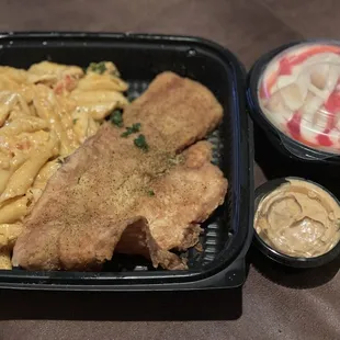 1 Fish &amp; 1/2 Lobster Mac &amp; Cheese Combo Strawberry Banana Pudding
