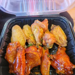 Lemon pepper &amp; Mambo sauce wings
