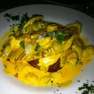 Tacu Salmon in Huancamar Sauce / Tacu Salmn en Salsa Huancamar