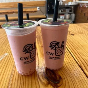 Strawberry banana smoothie with popping boba