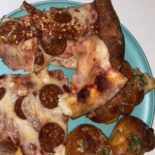 Vegan pepperoni pizza &amp; garlic knots