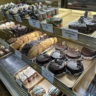 food, dessert, cupcakes