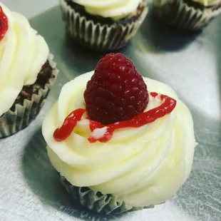 raspberry cupcakes