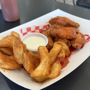 Buffalo wings and sidewinder fries