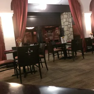 Dining area. I'm in patio in lobby inside hotel and it's cold here also.