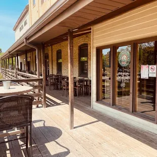 Cy&apos;s Patio