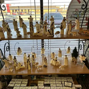 I think these are cornhusk dolls.
