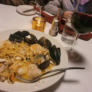 a plate of pasta and clams