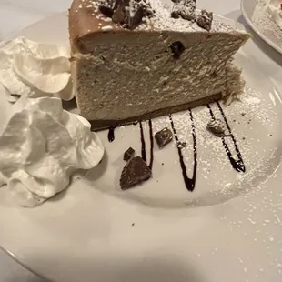 Reese&apos;s pieces cheesecake