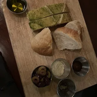Bread and oil board
