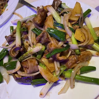 105. Pork Stomach with Ginger and Green Onion Special