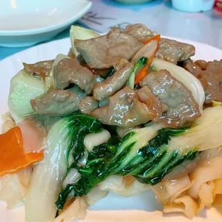 184. Beef Chow Fun with Vegetable