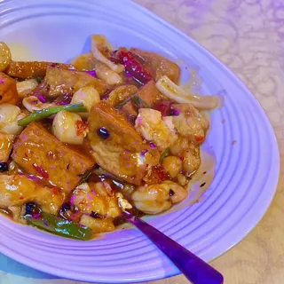 29. Hunan Seafood Clay Pot Special
