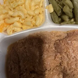 Pulled pork, mac n cheese and green beans