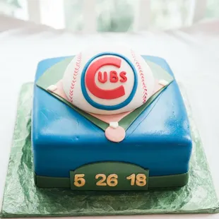 Marshmallow Fondant Cubs Groom's Cake.